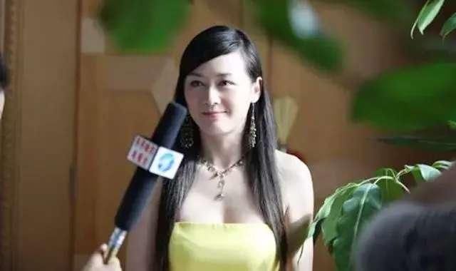 45岁李琳近照曝光:与前夫离婚因为家暴?今嫁世