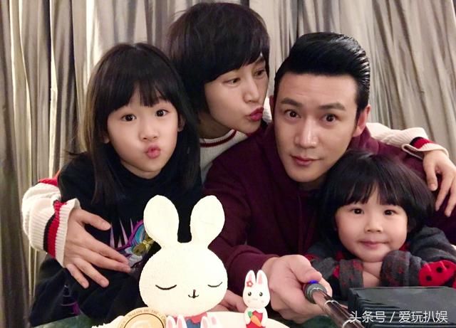 鲍莉姐妹花,一位嫁给初恋被宠22年,一位相恋一