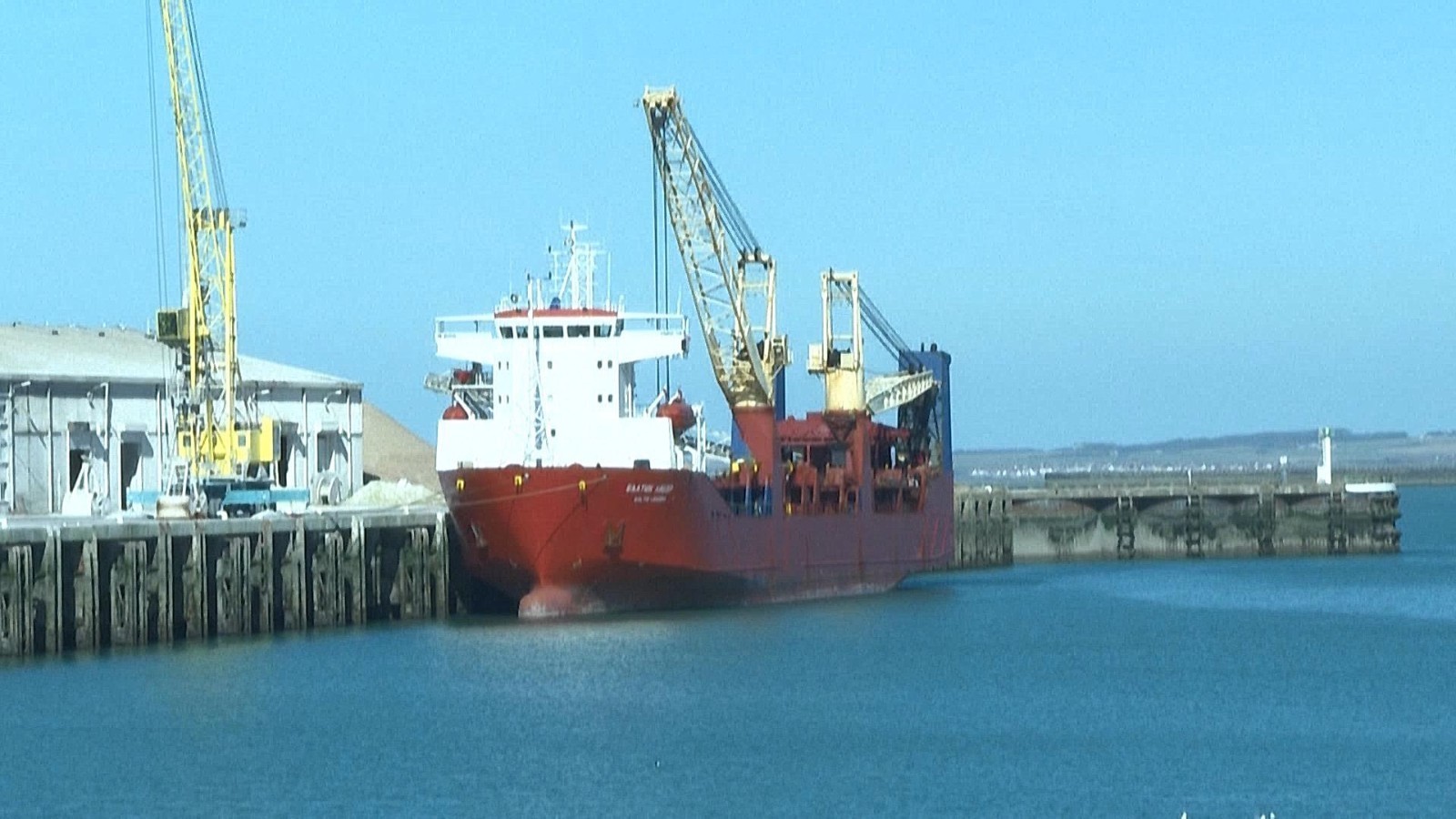 法国海军在英吉利海峡海域扣押一艘俄罗斯货船