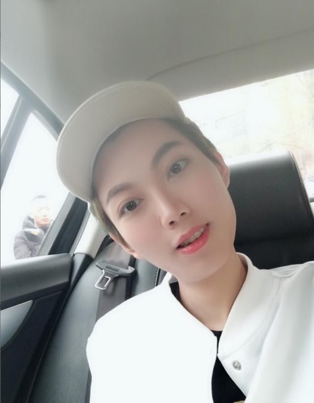 00后网红虎牙孤影直播无意间关了 美颜,看后令