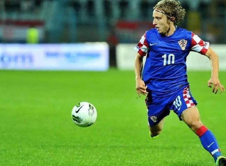 多家豪门追逐新斯内德身价疯涨,阿贾克斯为德