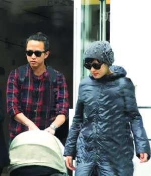 杨幂杨颖产后大秀美腿,遭郭晶晶一小动作打脸