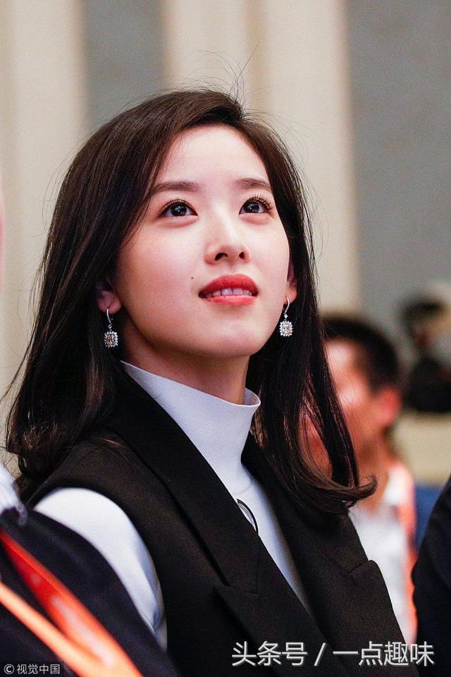 刘诗诗和奶茶妹妹同框,气质女神彻底的输了,网