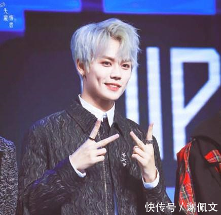 NPC成员招牌动作朱正廷露腹肌,陈立农的笑,蔡