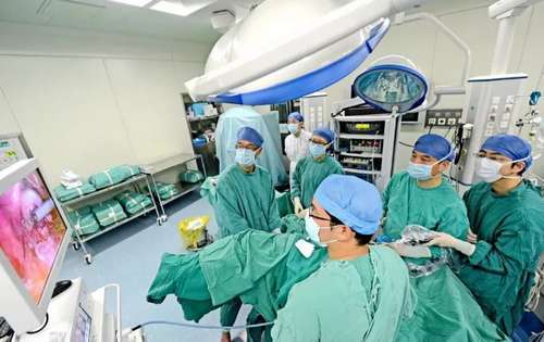 24岁未婚女孩肚子突然变大 原因却说不出口