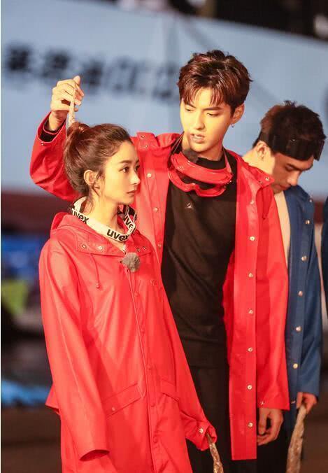 为什么赵丽颖吴亦凡粉丝互撕这么厉害?