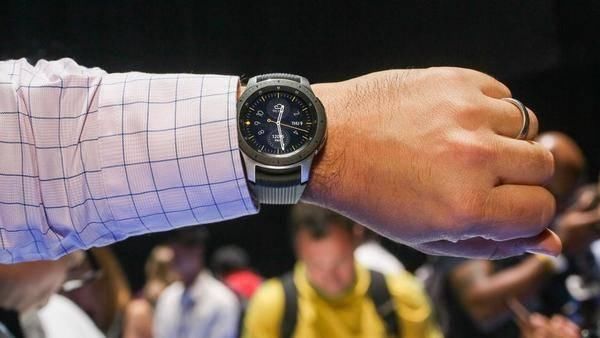 三星 Galaxy Watch 智能手表实拍图赏