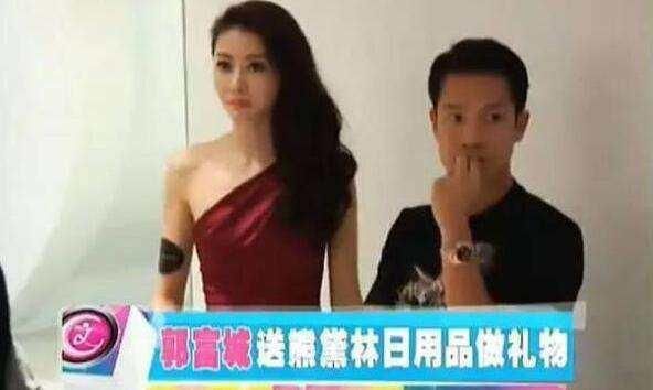 郭富城小22岁娇妻方媛近照曝光,网友:终于明白