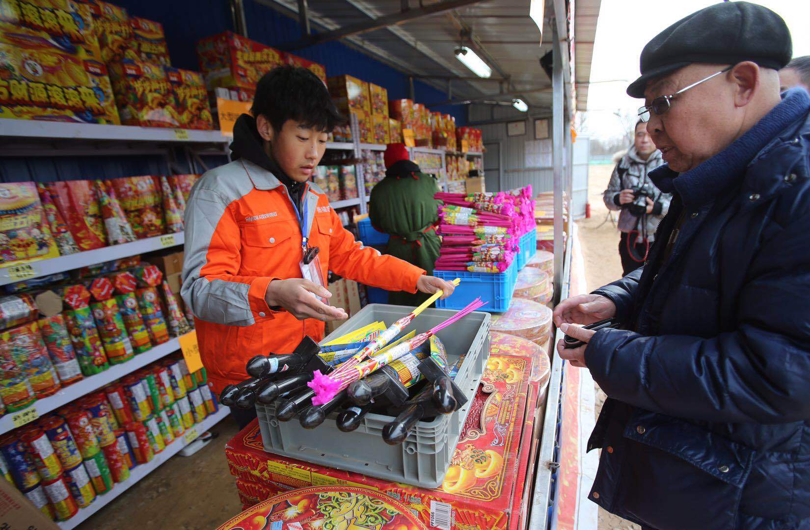 自2010年起,北京市的花炮销售就已采用电子标签模式,熊猫烟花的每箱