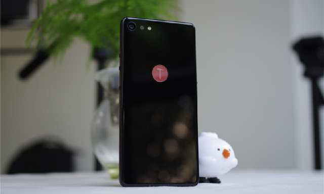 坚果R1最佳搭配,锤子无线充电板首曝光,速度超