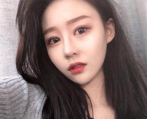 凭借着一首歌曲收获6000万粉丝,如今开法拉利