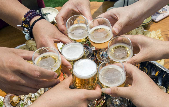 吃顿饭赔10万!千万别和开车的人一起喝酒了 有一种后果你承受不起