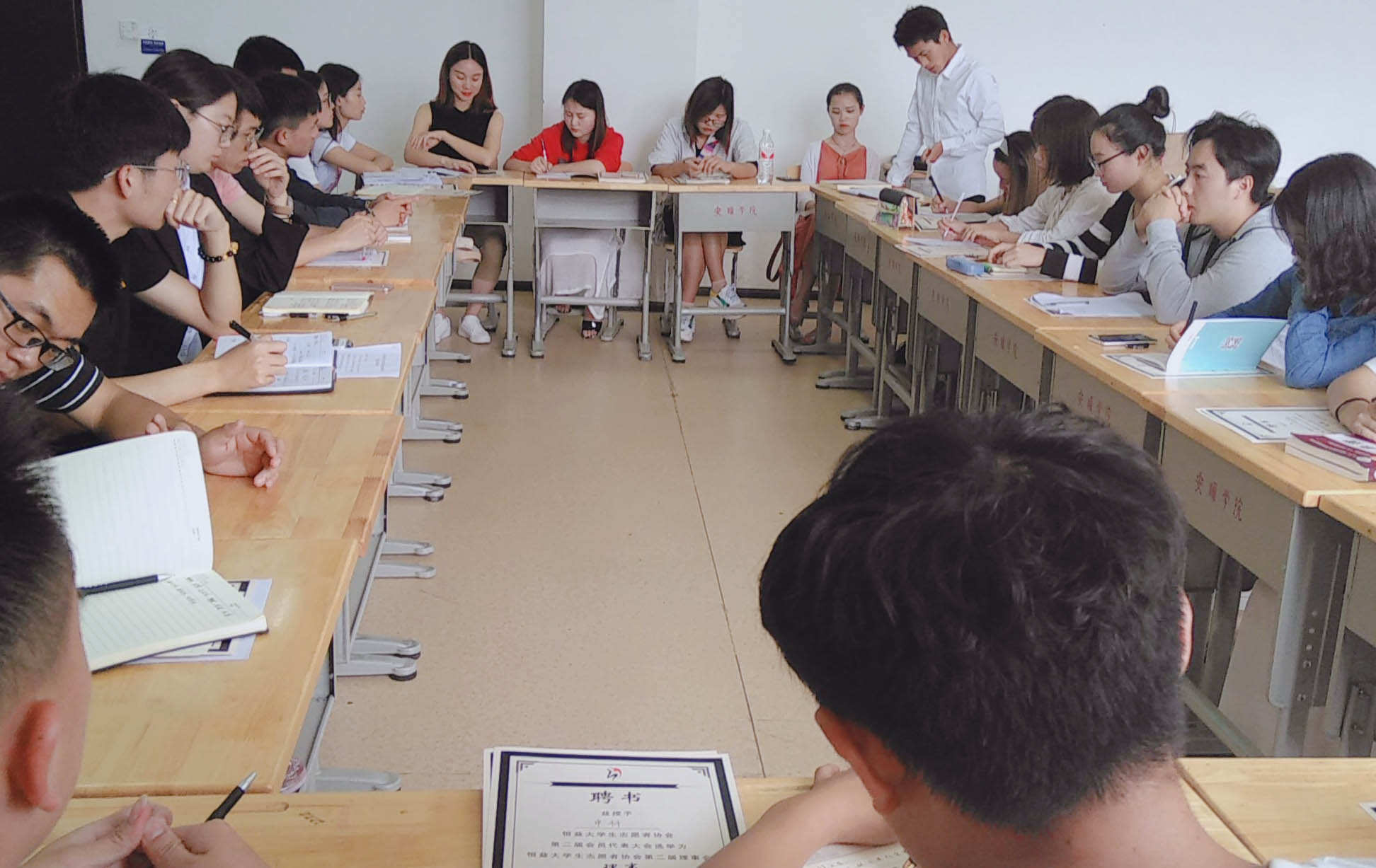 安顺集中表扬60名学雷锋志愿服务先进个人