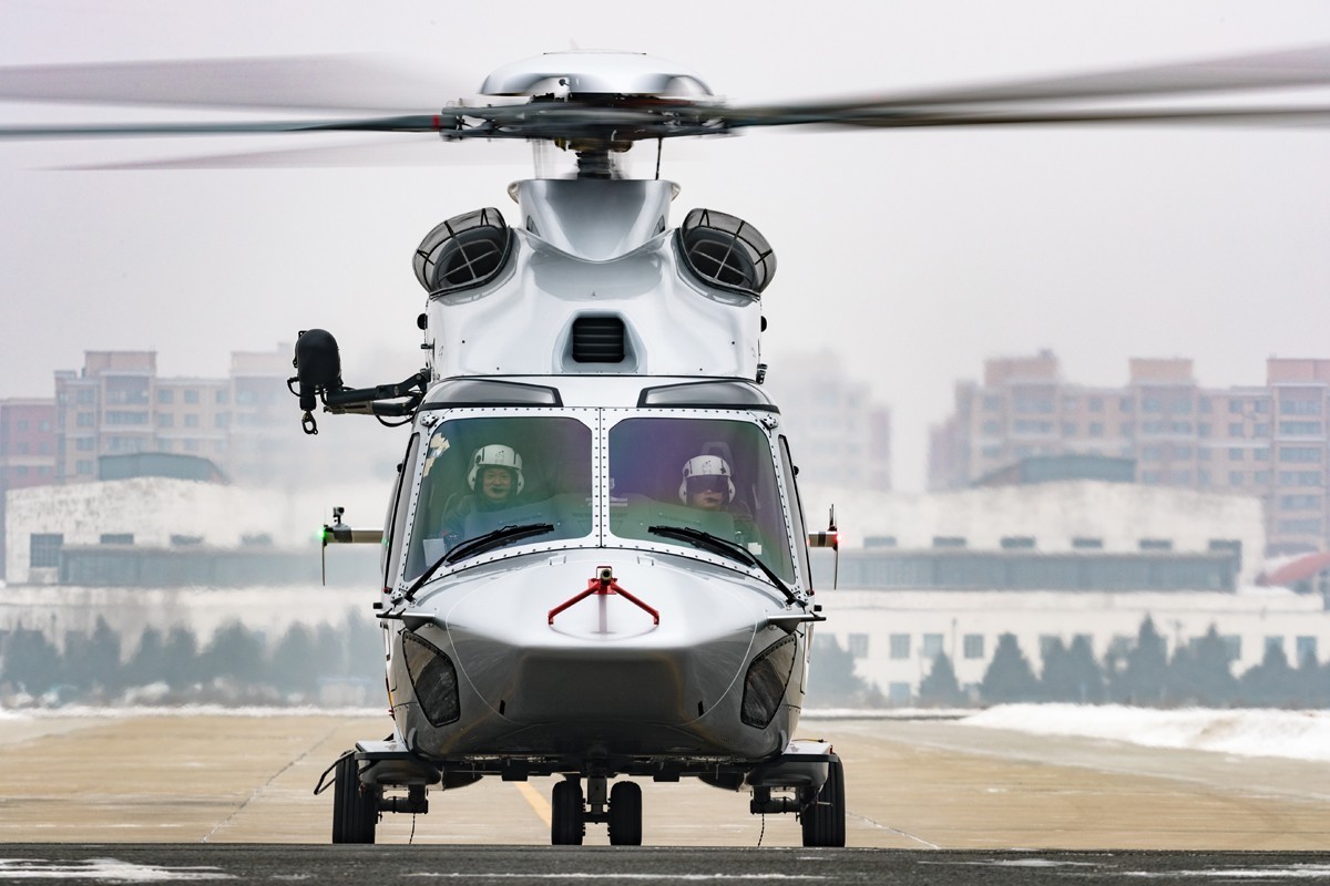 中国第四代直升机AC352在哈尔滨成功首飞