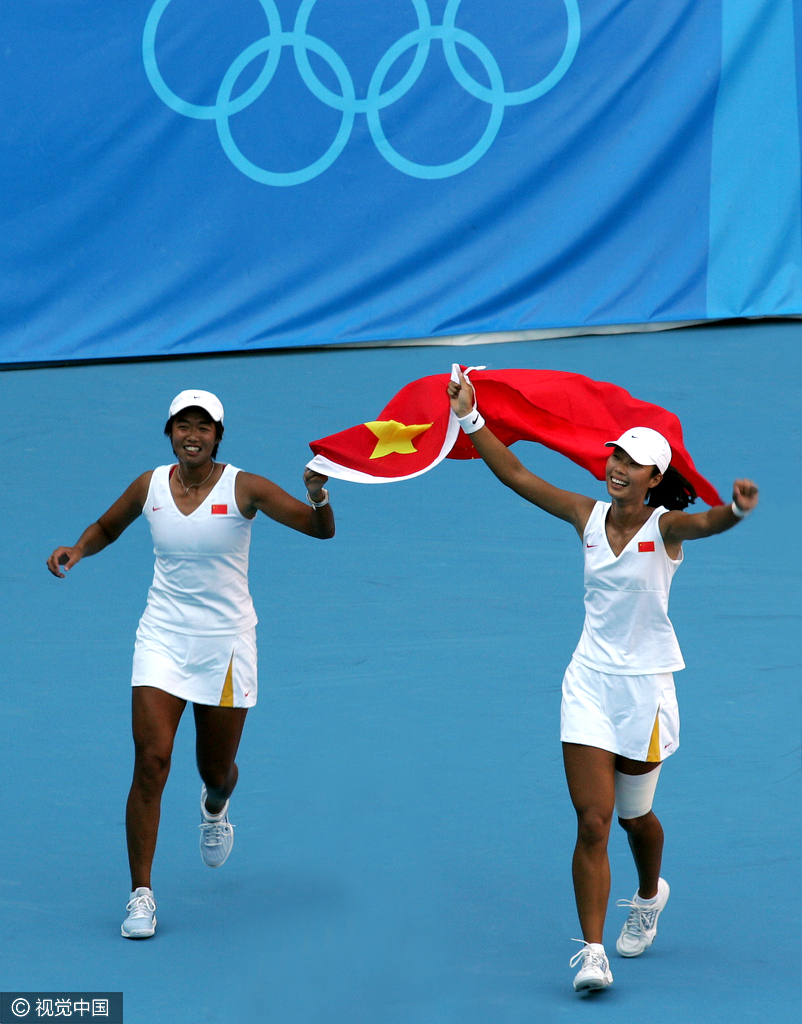 2004年8月22日，在雅典奥运会网球女双决赛中，中国网球选手李婷/孙甜甜夺得女双金牌。