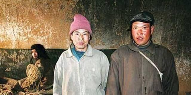 曹小青与刘二针生了两个孩子,上天不眷顾他们,两个孩子都有痴呆.