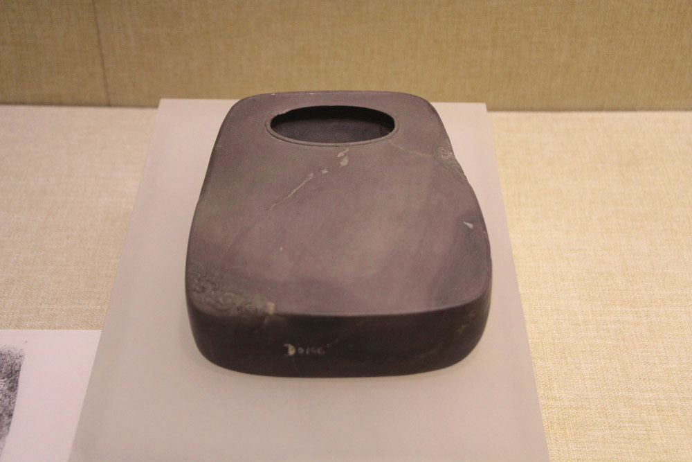 端砚艺术展览:紫石凝英