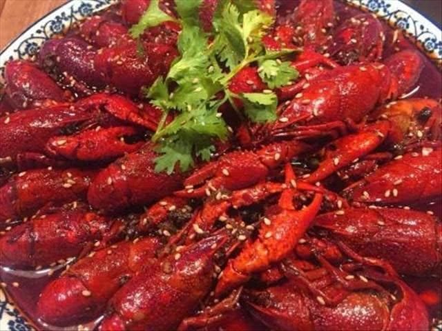 10万小龙虾进军俄罗斯世界杯,网友:隔夜了还