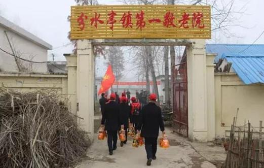 固始农商银行开展青年志愿者服务活动