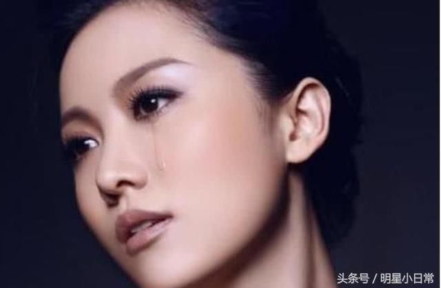 她是李元芳的妻子,患病时选择离婚,逝世后丈