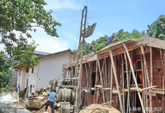 2018年农村大面积拆除违建,农民别乱建房了