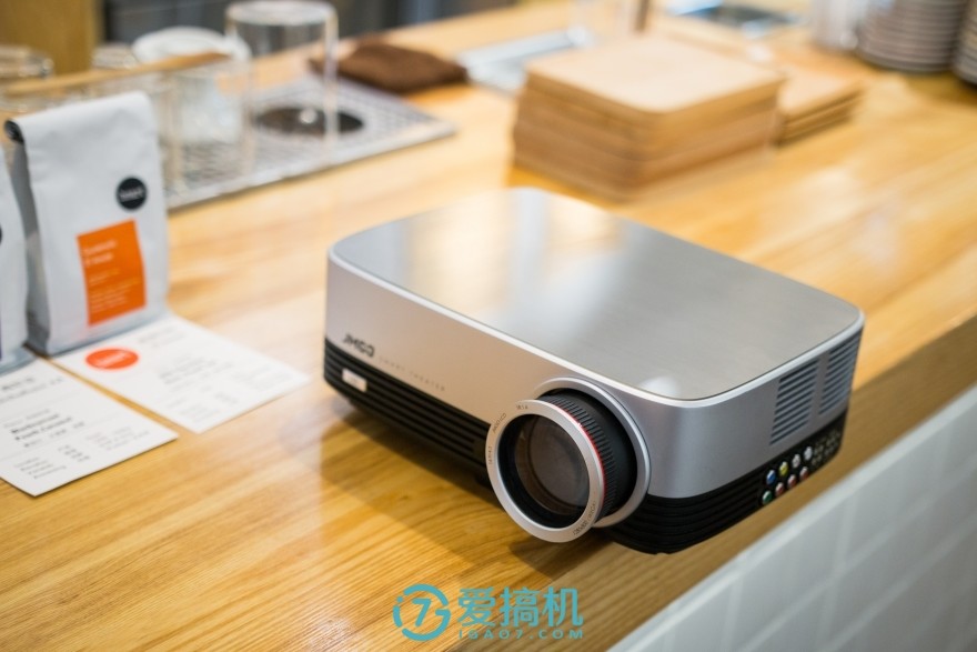 享受百寸巨幕,坚果极越a6投影仪图赏