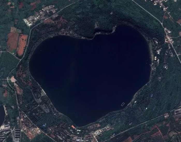 美国卫星拍摄湛江湖光岩 探寻多年"水怪之谜"的真相