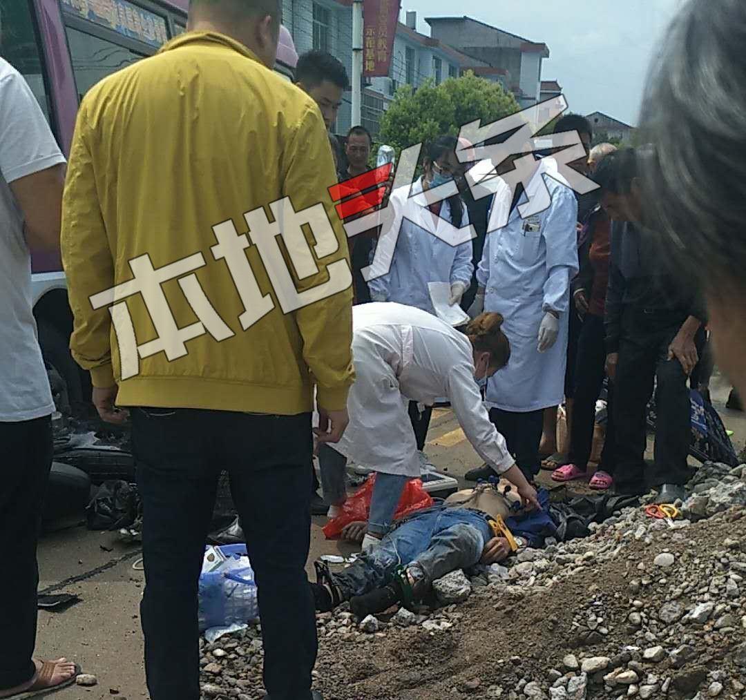 永安最近5起摩托车事故对比 头盔真的能保命