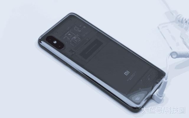 网友调侃小米8透明探索版还没发售,OV连发大
