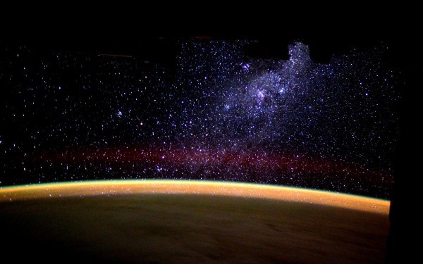 [图]宇航员拍摄奇观:从地平线上看银河升起