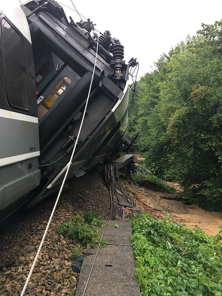 法國火車事故 法國里昂火車相撞