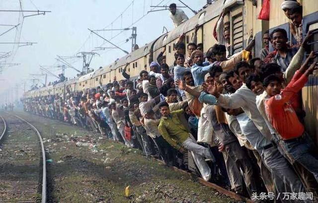 印度火车人挤人,每年1.5万人丧命,耗资1000亿求助中国