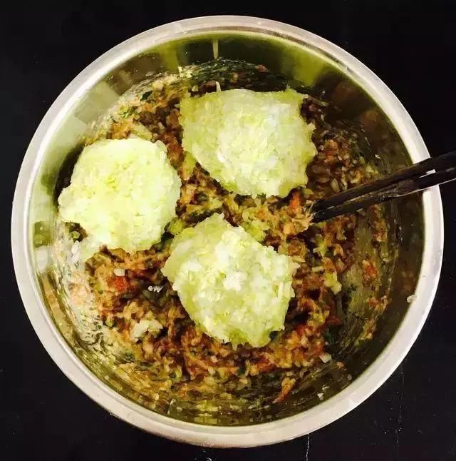 猪肉白菜饺子馅儿怎样调才好吃?猪肉白菜水饺