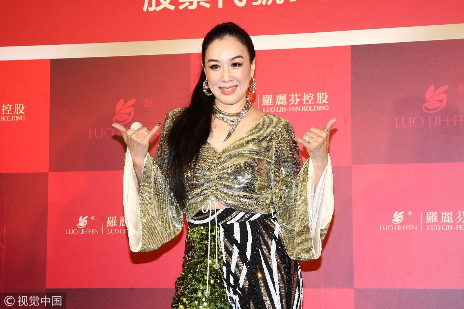 最靓的仔!钟丽缇穿亮片装赴台表演 现场热舞展迷人身材 最靓的仔!钟丽缇穿亮片装赴台表演 现场热舞展迷人身材
