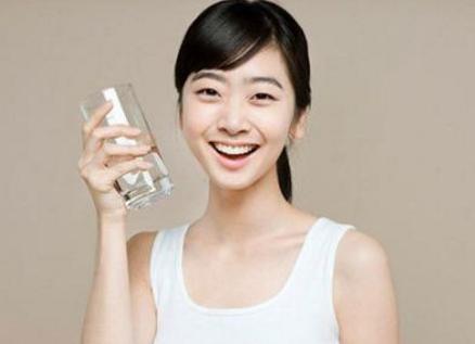 最正确的喝水减肥法,皮肤喝白了,半月瘦10斤