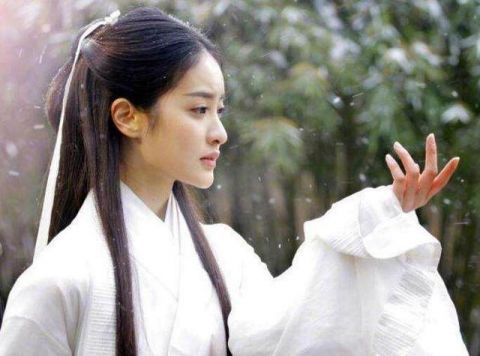 她被称景甜二号,和胡歌刘恺威合作过至今不温