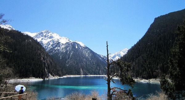 九寨沟景区昨起恢复旺季门票价格,散客进沟被