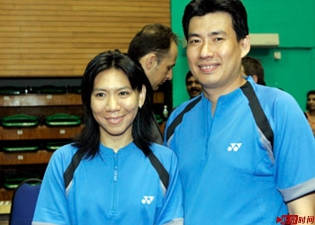 在羽毛球历史上,只有印尼的羽毛球伉俪魏仁芳和王莲香在1992年巴萨罗