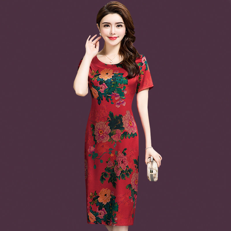 出席宴会,60后老婆穿上杭州真丝连衣裙,千娇百