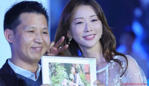 林志玲现身上海 透视白纱裙秀事业线机智回应