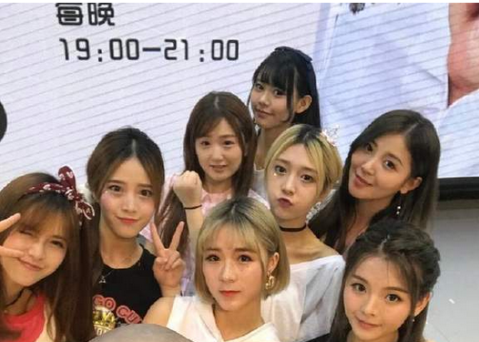 斗鱼TV主播陈一发儿与冯提莫 陈一发儿晒自拍 斗鱼TV主播陈一发儿与冯提莫 陈一发儿晒自拍