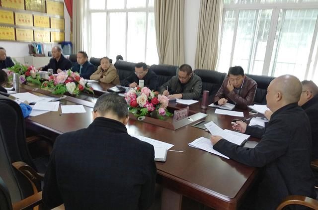 南充高坪职中召开教育精准扶贫工作专题研讨会