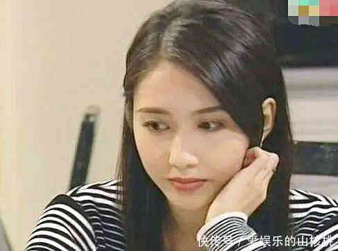 杨颖早年跟黎姿合影,黎姿美出天际,网友:杨颖竟