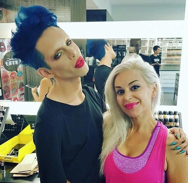 女友狂恋外星人,小伙为讨好女友,不惜花费150