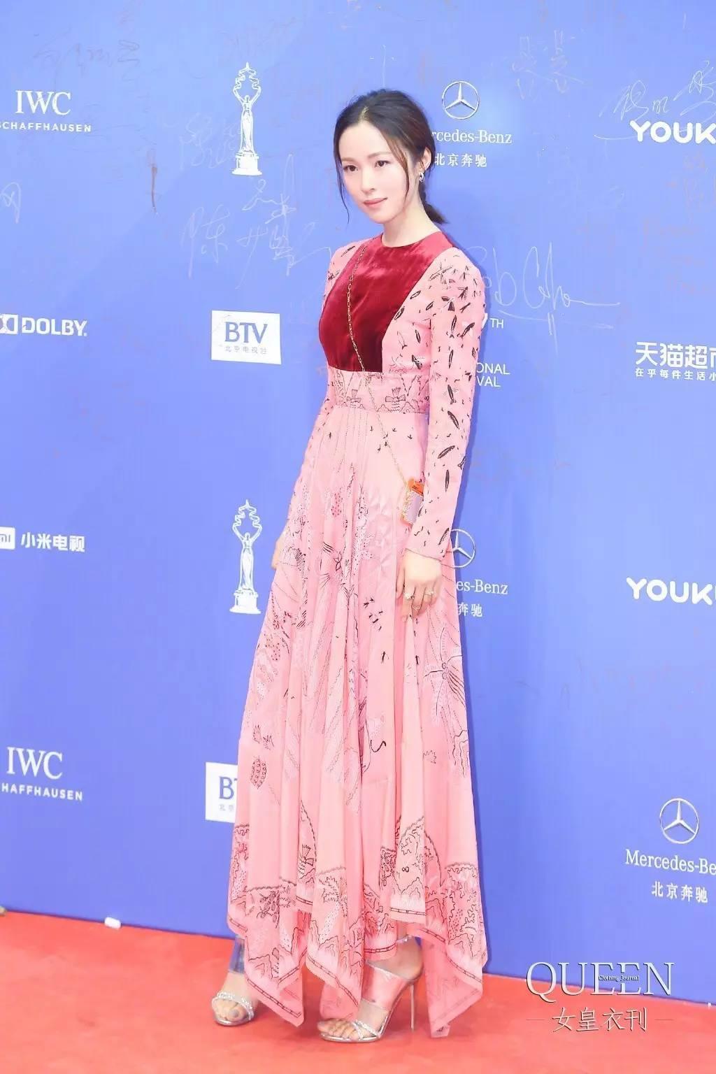 不务正业的江一燕做慈善搞摄影,我却被她2米