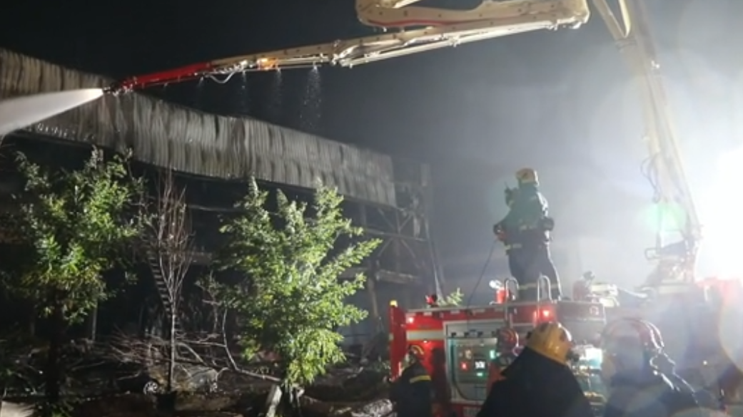 河南安阳厂房火灾已致38人失联 河南安阳厂房火灾已致38人失联
