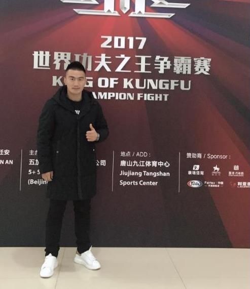 炸药杨茁邂逅拳王霍利菲尔德,大家却期待他二