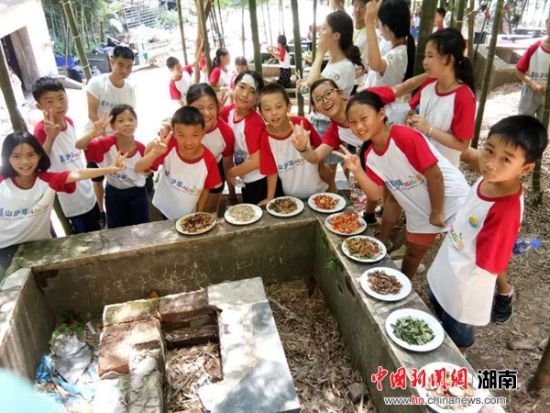 大爱无疆夏令营石燕湖结营