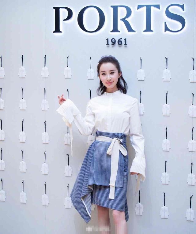 母亲早去世,父亲抛弃她,被称娱乐圈最干净女星