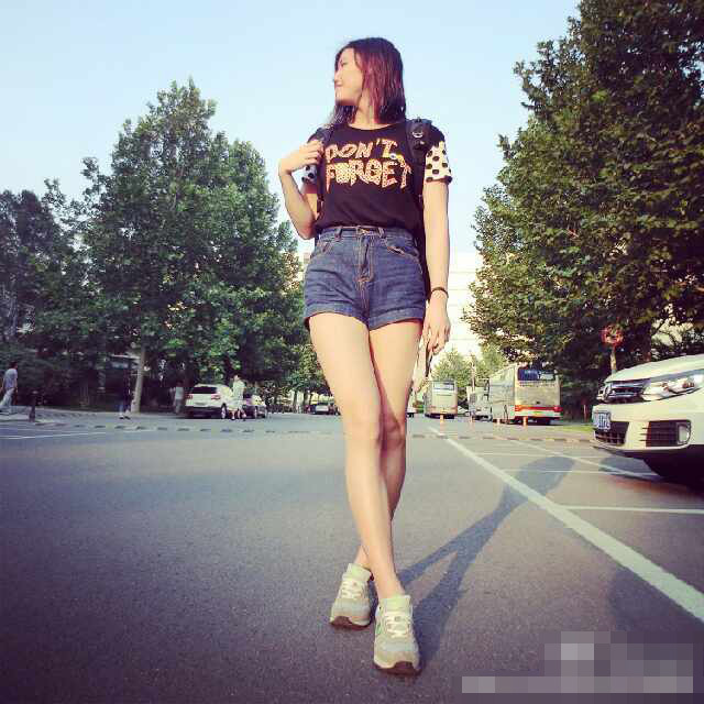 游泳女神晒甜美自拍 清纯可人宛如神仙姐姐（资料图）